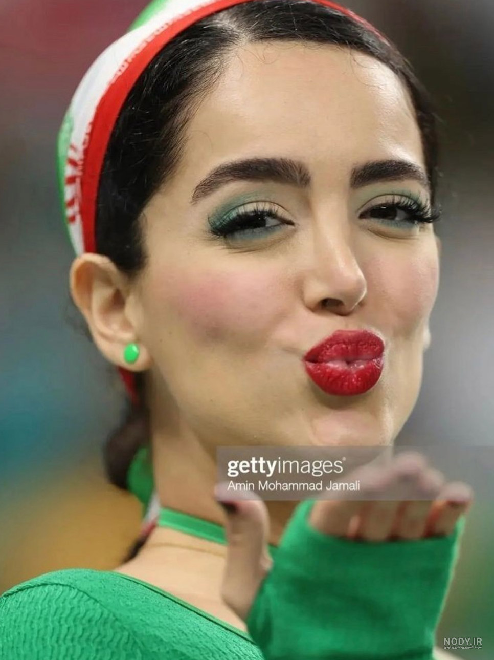 عکس-دختر-سبز-پوش-بازی-ایران-آمریکا